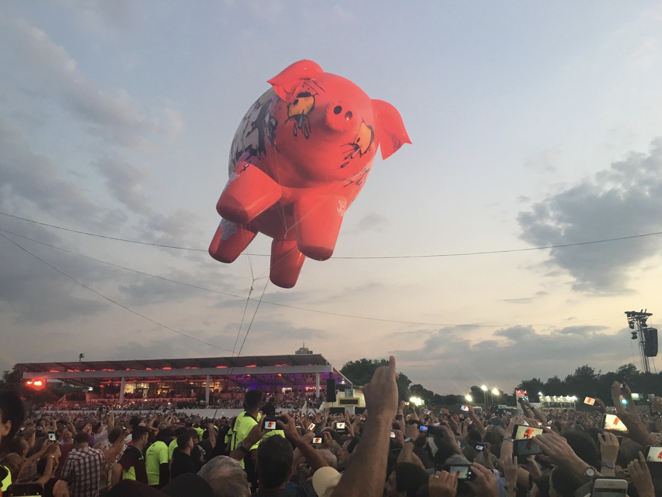 The inflatable pig at Roger’s Hyde Park concert 
